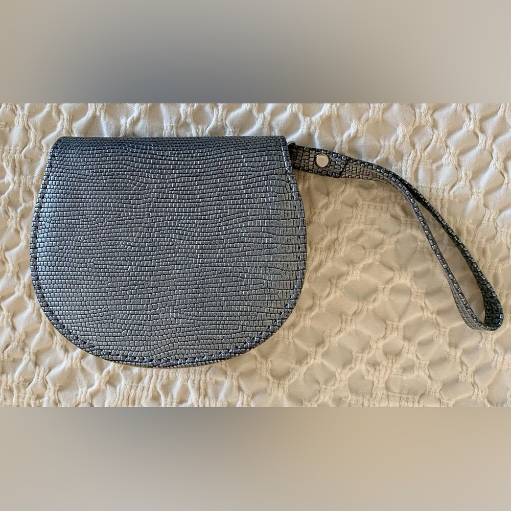 Gray Textured Wristlet